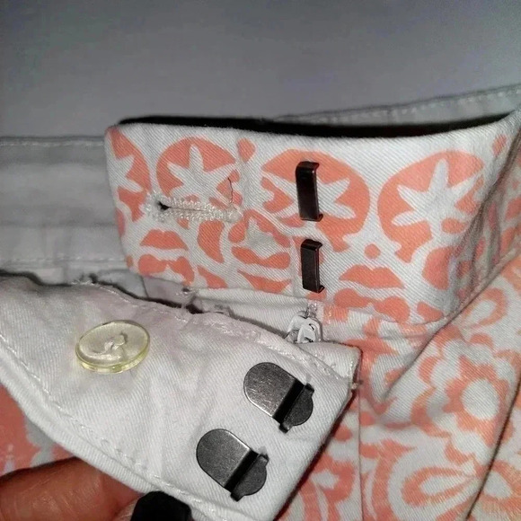 Elle Peach Floral Print Women’s Stretch Cotton Chino Shorts Size 4 - Picture 4 of 8